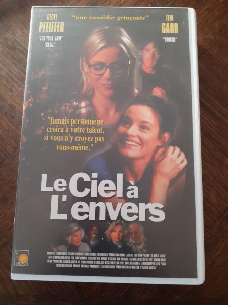 Cassette vhs " le ciel &agrave; l'envers"