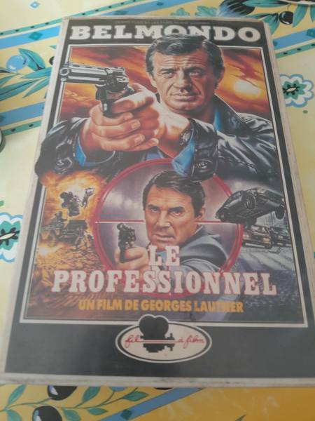 Cassette vhs "  le professionnel "