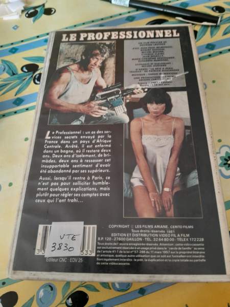 Cassette vhs "  le professionnel " pas cher