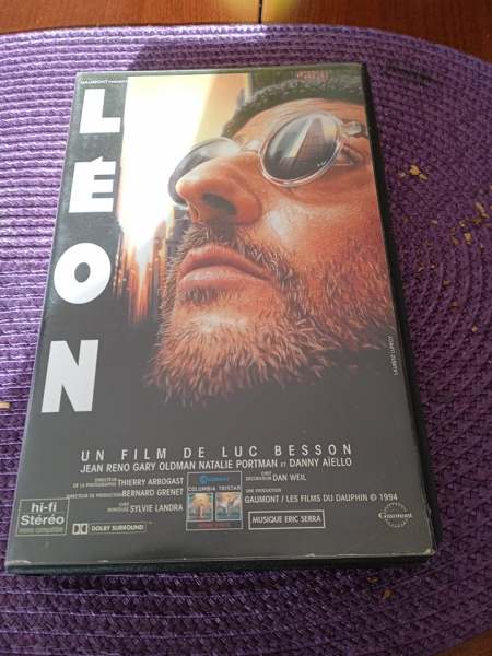 Cassette vhs "l&eacute;on"