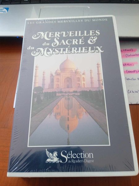 Cassette vhs " merveilles du sacr&eacute;e et du myst&eacute;rie