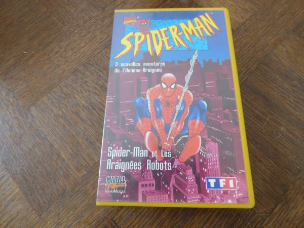 Cassette vhs "spiderman et les arraign&eacute;es robots "