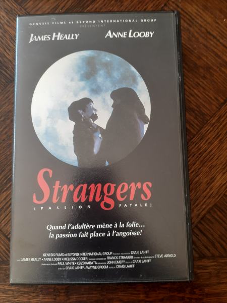 Cassette vhs " strangers"