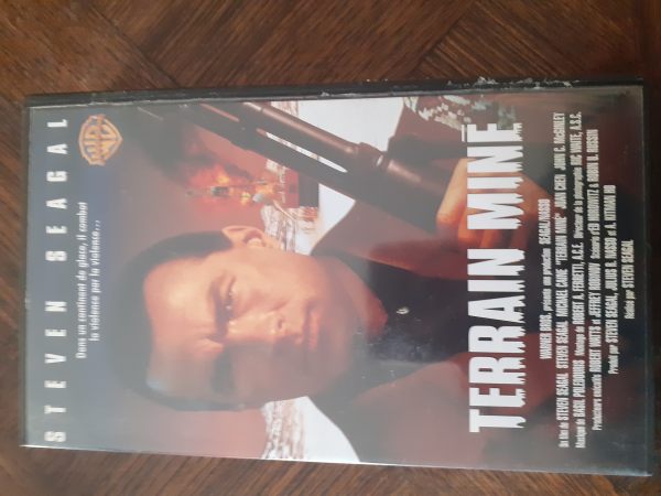 Cassette vhs "terrain min&eacute;"
