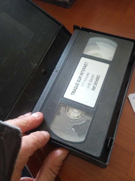 Vente Cassette vhs " traque sur internet "