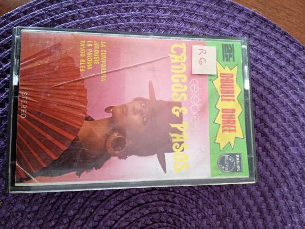 Cassettes audio "c&eacute;l&eacute;bre tangos et pasos"