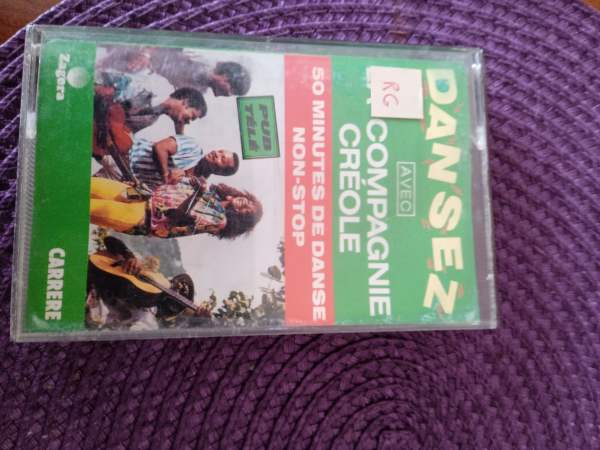 Cassettes audio "dansez avec la compagnie cr&eacute;ole"