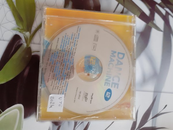 Cd  " dance machine"