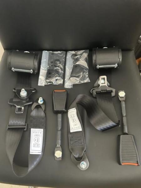 Ceintures de s&eacute;curit&eacute; pour ferrari dino 208/308gt4