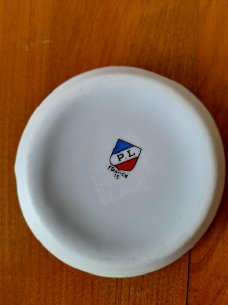 Vente Cendrier en porcelaine d&eacute;cor berger allemand pl