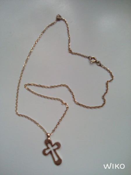 Chaine avec croix tout en argent