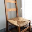 Chaise basse prie-dieu bois et paille ancien