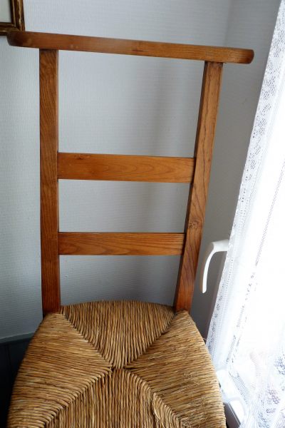 Vente Chaise basse prie-dieu bois et paille ancien