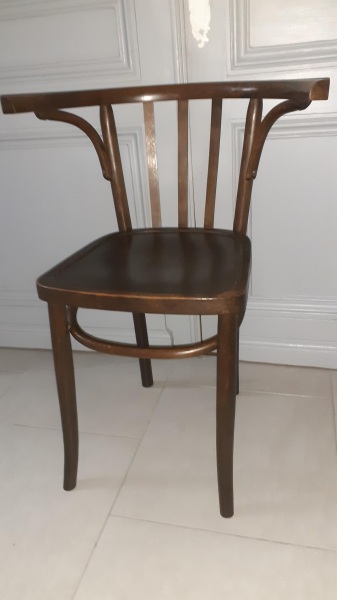 Chaise en bois courbé