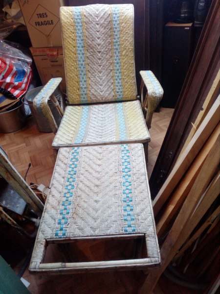 Chaise longue rotin vintage repose pieds chilienne