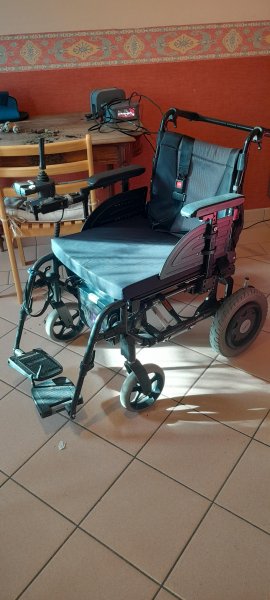 Chaise roulante électrique pour pmr