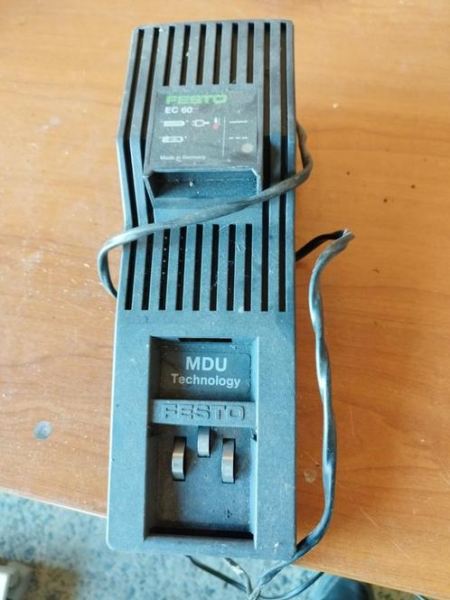 Chargeur festool ec 60 : 25 €