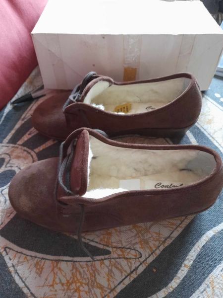 Annonce Chaussure fourr&eacute; derby femme en croute de cuir