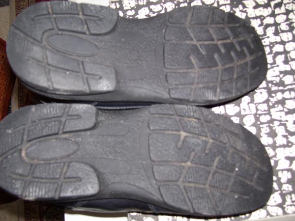 Vente Chaussures montantes fourrées en cuir noir pointur