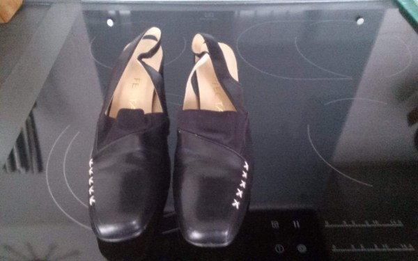 Chaussures  noires cuir marque perfecta  p.40