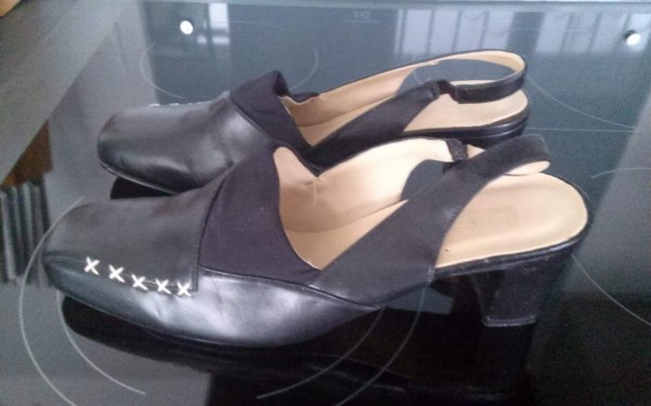Chaussures  noires cuir marque perfecta  p.40 pas cher