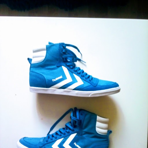 Chaussures taille 42 bleu et blanc jamais porte