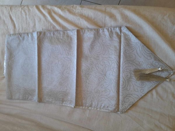 Vente Chemin de table gris &agrave; strasses argent&eacute;es - d&eacute;co