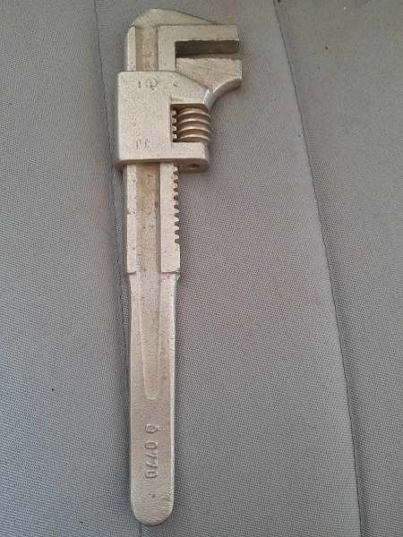 Annonce Clé anglaise - clé à crémaillère