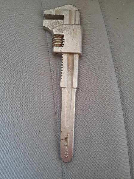 Clé anglaise - clé à crémaillère