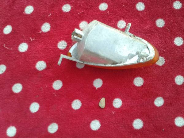 Annonce Clignotant av droit yamaha 125 majesty 2002