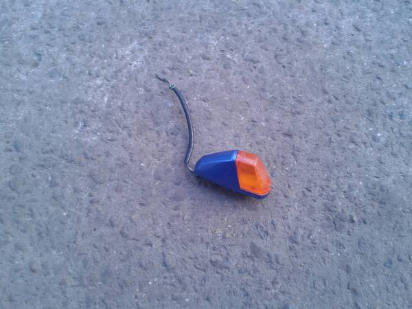 Annonce Clignotant avant yamaha 750 super t&eacute;n&eacute;r&eacute; 1990