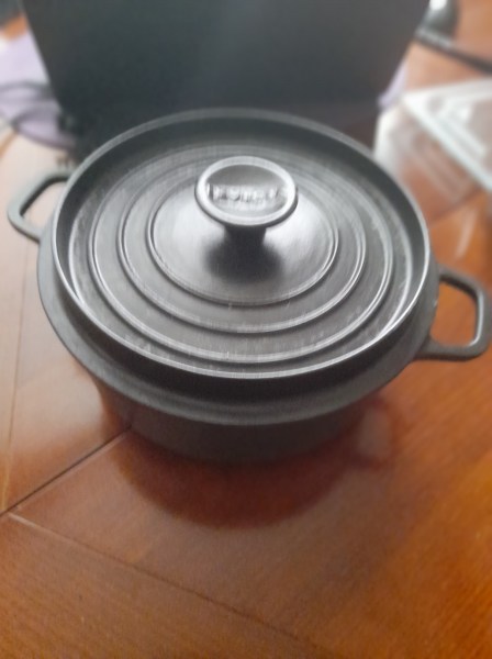 Cocotte en fonte noir diam&egrave;tre 21 cm