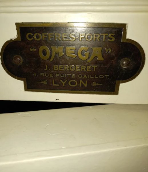 Vente Coffre fort vintage omega 79x61 x 144 cm poids au