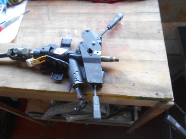 Colonne de direction et commodo de tomaso pantera pas cher