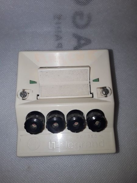 Combine pac legrand 4 p&ocirc;les