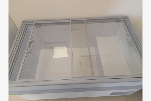 Vente Cong&eacute;lateur coffre avec vitres.