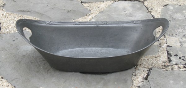 Corbeille en &eacute;tain art nouveau sign&eacute;e osiris