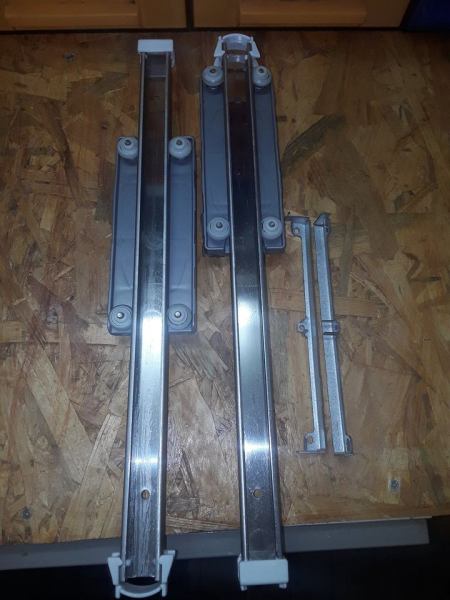 Coulisses pour panier lav vaiss i indesit idl502