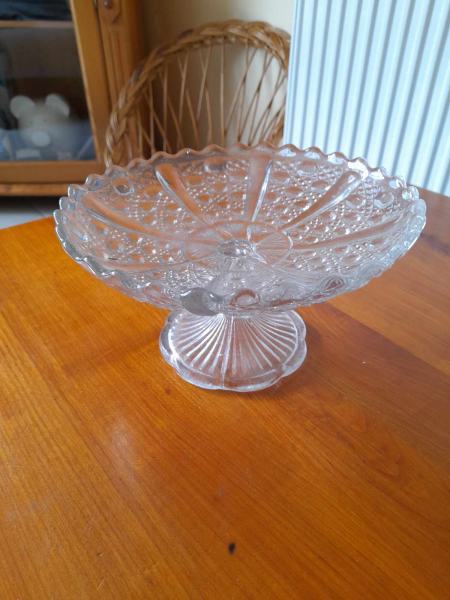 Vente Coupe &agrave; fruit sur pied en verre cisel&eacute;e et moul&eacute;e