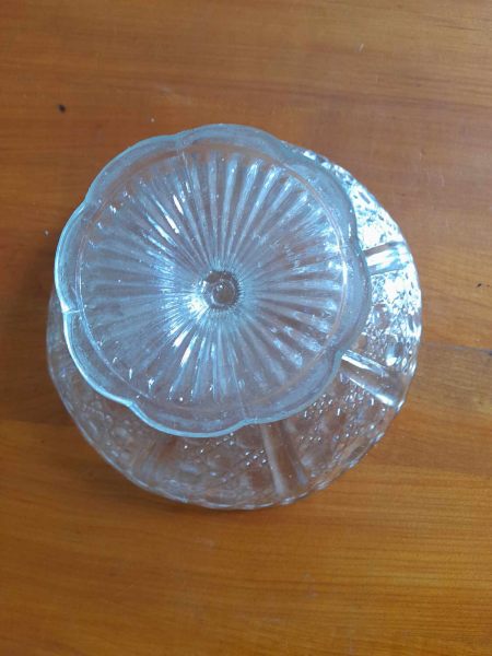 Coupe &agrave; fruit sur pied en verre cisel&eacute;e et moul&eacute;e pas cher