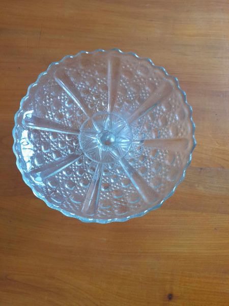 Annonce Coupe &agrave; fruit sur pied en verre cisel&eacute;e et moul&eacute;e