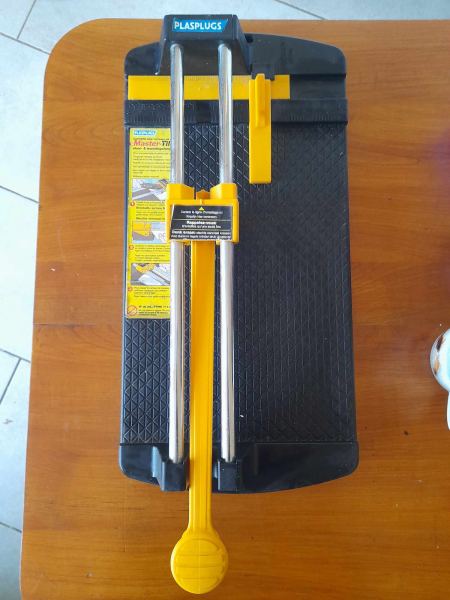Coupe carrelage plasplugs master tiler