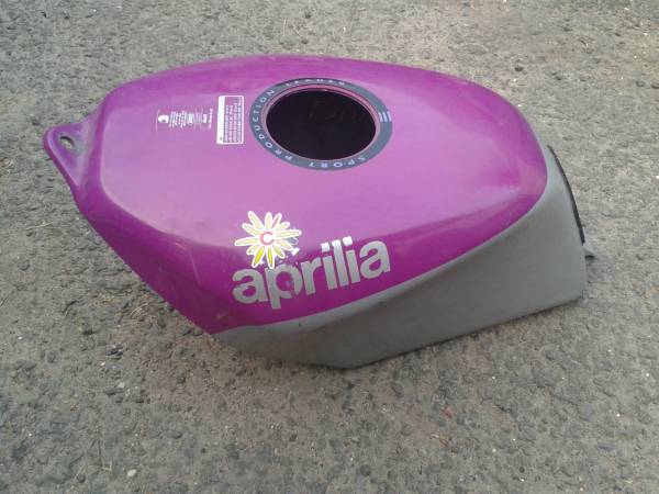 Couvre réservoir aprilia 50 rs 1998 pas cher