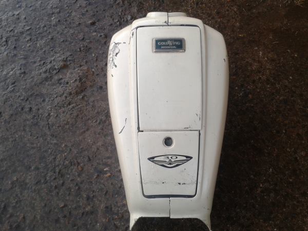 Annonce Couvre réservoir honda 1100 goldwing 1984