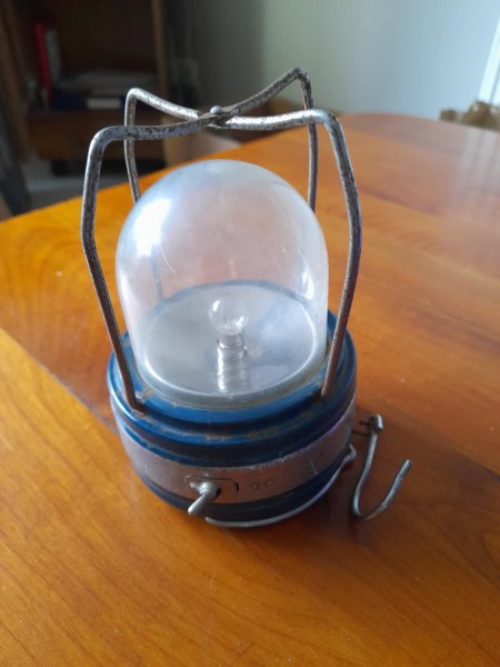 Crown - ancienne lanterne de camping