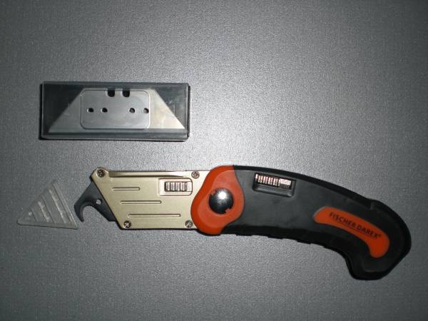 Cutter multifonction lame retractable neuf