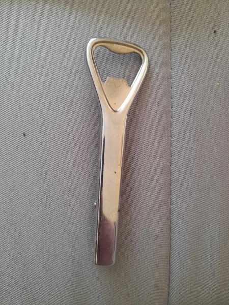 Décapsuleur multifonction