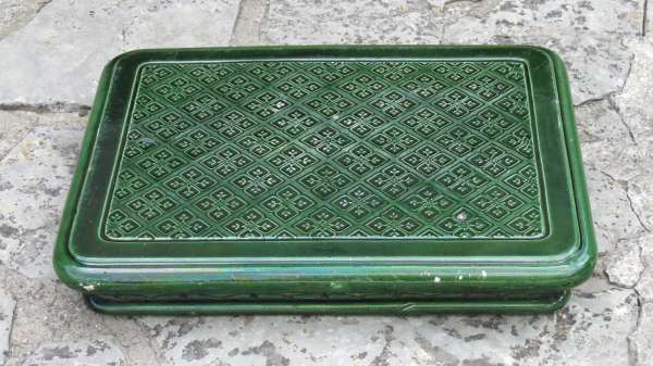 Dessus de po&ecirc;le en fa&iuml;ence ancien