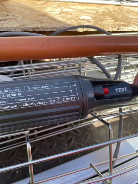 D&eacute;tecteur &eacute;lectronique de tension catu 10-30 kv 50 pas cher