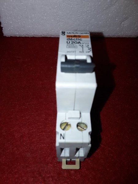 Vente Disjoncteur d&eacute;clic c20a merlin gerin 20727
